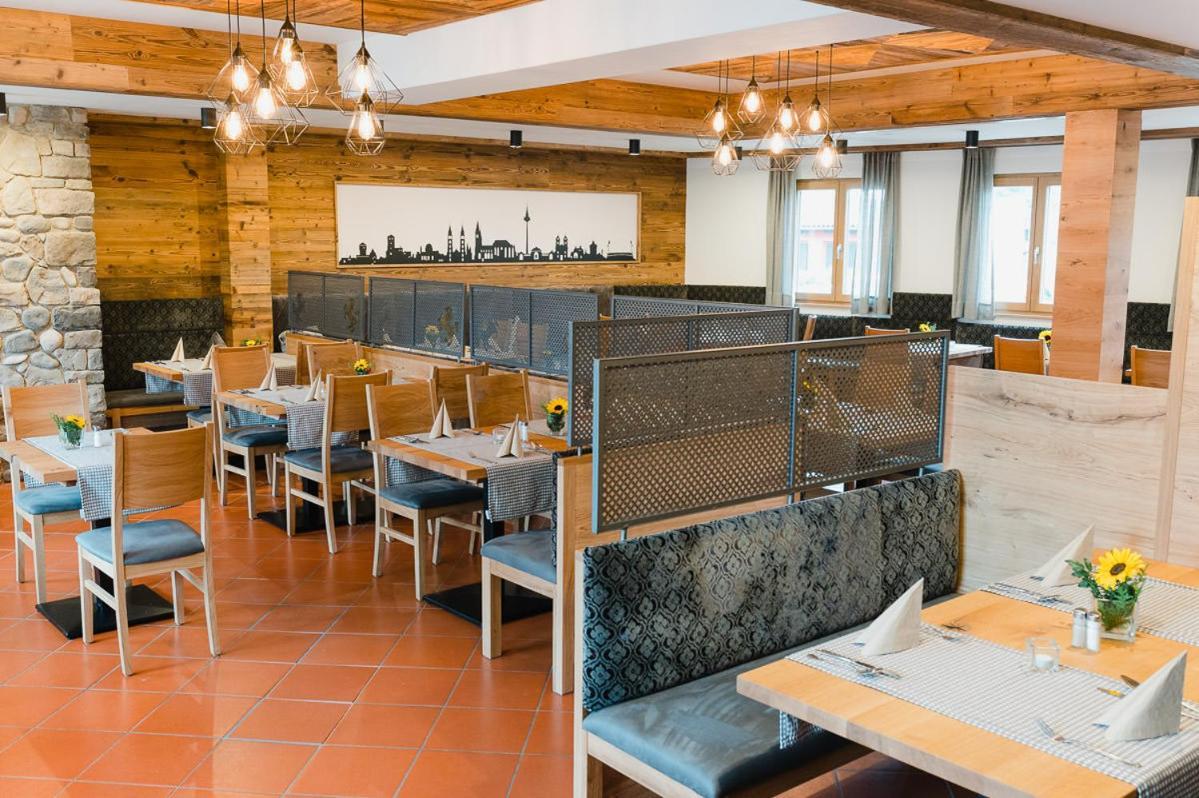 Hotel-Gasthof Weisses Ross Schwaig bei Nürnberg Kültér fotó
