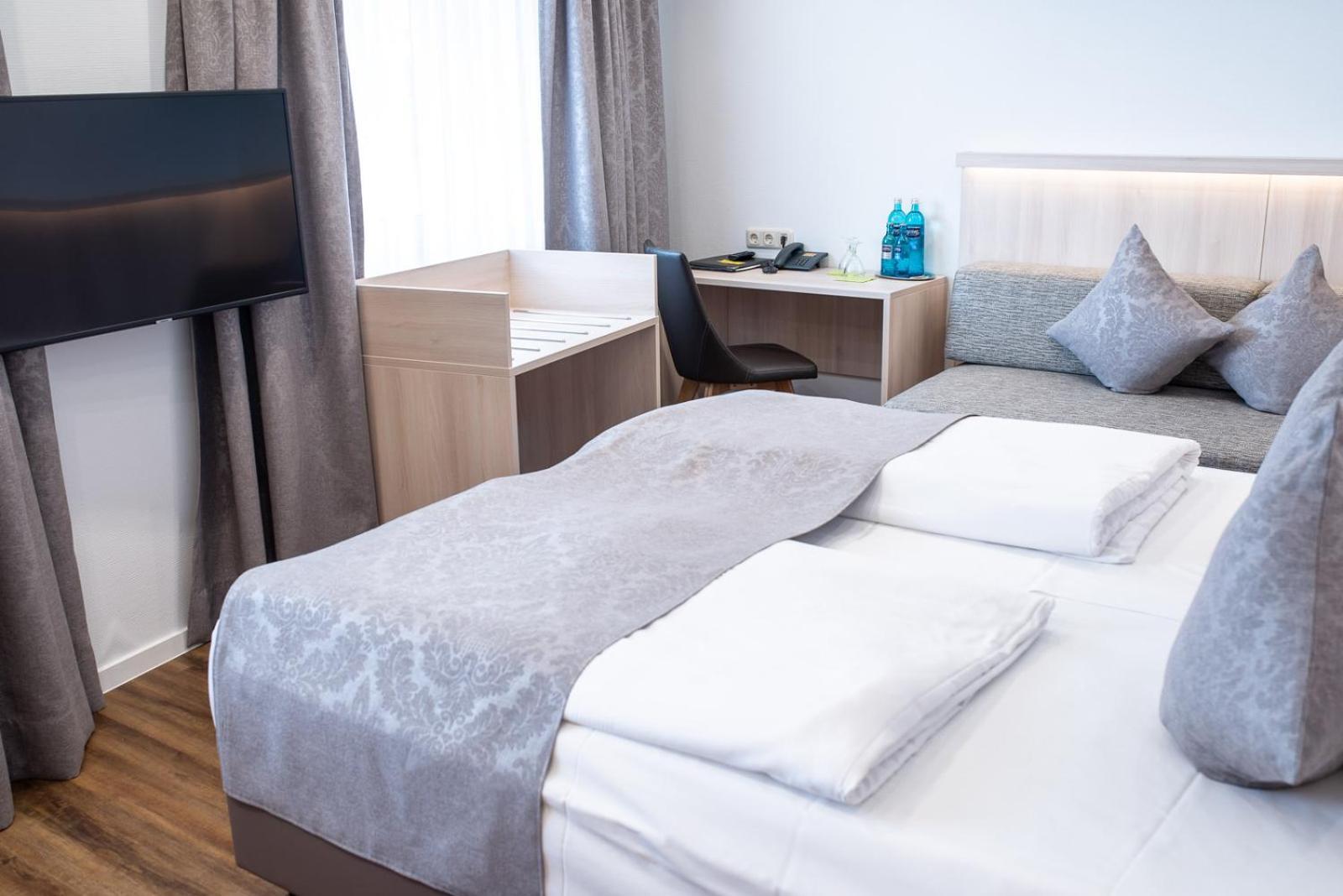 Hotel-Gasthof Weisses Ross Schwaig bei Nürnberg Kültér fotó